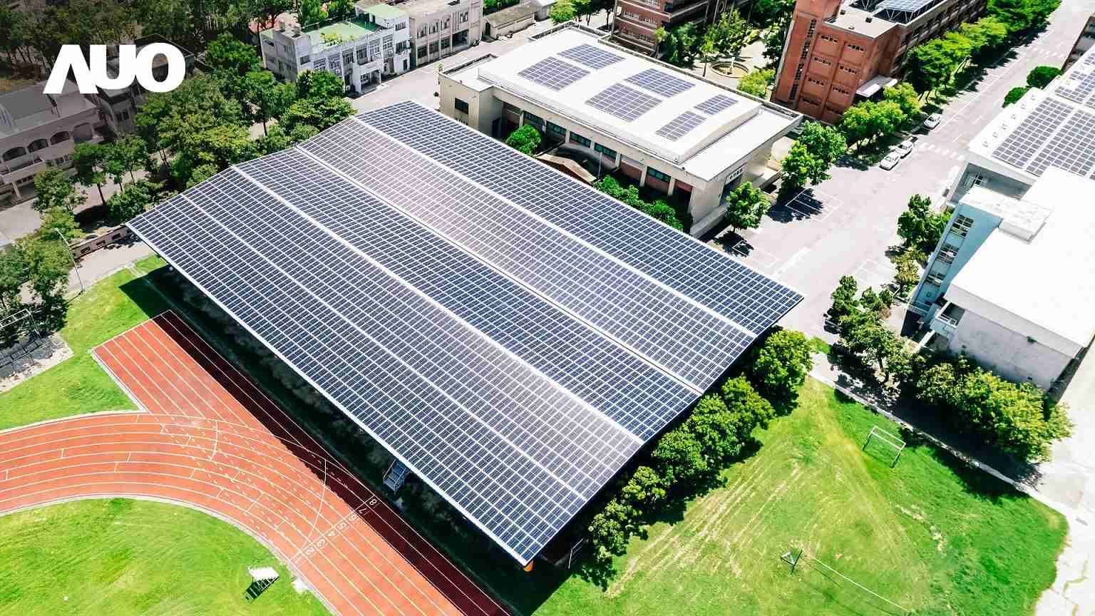 人生就是博SunSteel光电整合型浪板具备快速安装、、、轻量化优势，，，，可提升15%发电效能，，，通过国际IEC与台湾VPC认证安全、、防漏、、、、耐候标准