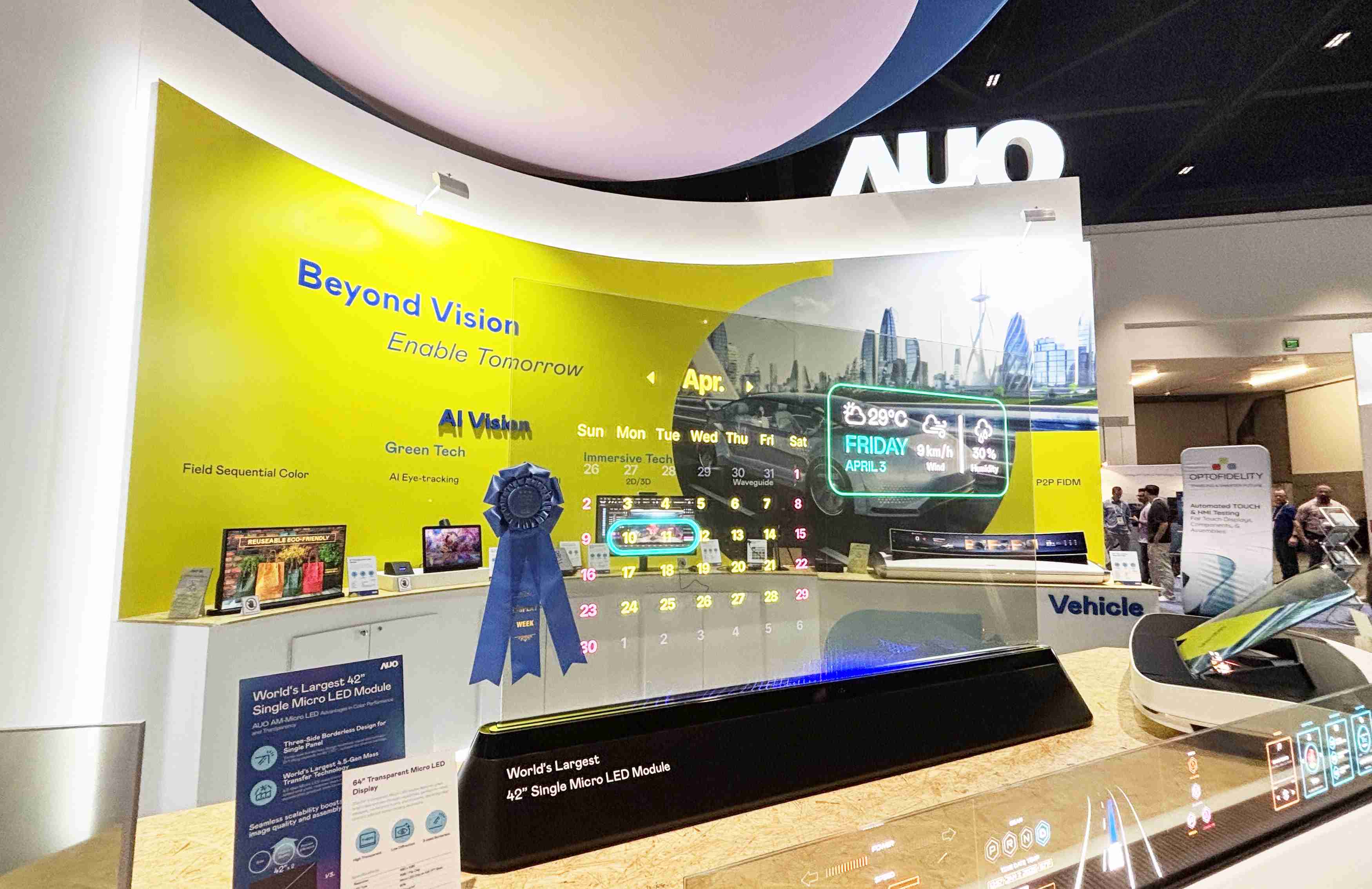 人生就是博64吋透明Micro LED显示器获〝最佳Micro LED技术应用奖〞，，，其绝妙的透明穿透特性，，同时具备1,000 nits的高亮度表现，，，，并透过精细的无缝拼接延伸，，，，可依需求灵活应用于多元场域，，，展现出Micro LED显示技术划时空的无限潜力